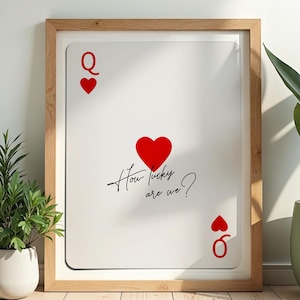 Impressão da Rainha de Copas, pôster de carta de baralho vermelha, arte de parede inspiradora, placa estética, quão sortudos somos?, decoração de parede para casa, DOWNLOAD INSTANTÂNEO