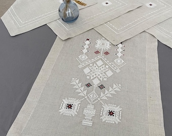 Feesttafeldecor: beige linnen loper 140 x 30 cm en 4 feestelijke servetten