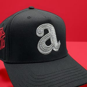 Gorra con cadena A (Kendrick Lamar)