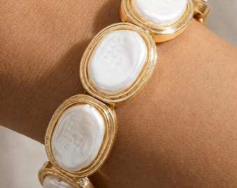 Oval Pearl Resin Stretch Bracelet l Gold Bezel Statement Bracelet l Chunky Pearl Bridal Bracelet l Wide Coin Pearl Bracelet l Gift for Her