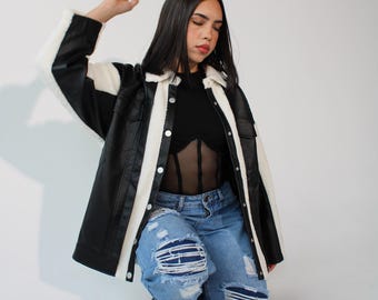 Kunstleder Sherpa Jacke | Button Up Shacket | PU-Leder-Shirt-Jacke | Edgy Herbst Shacket | Bomberjacke aus Leder | Boyfriend-Passform Jacke