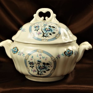 French, 1980s, Faience Soupiere/Tureen with delicate Asian design  **Free Shipping
