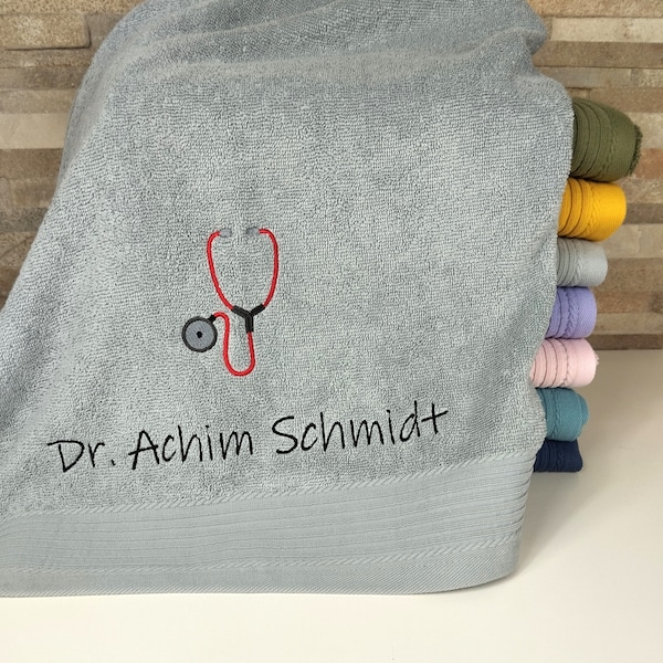 Handtuch mit Stethoskop und Namen für Arzt Praxis