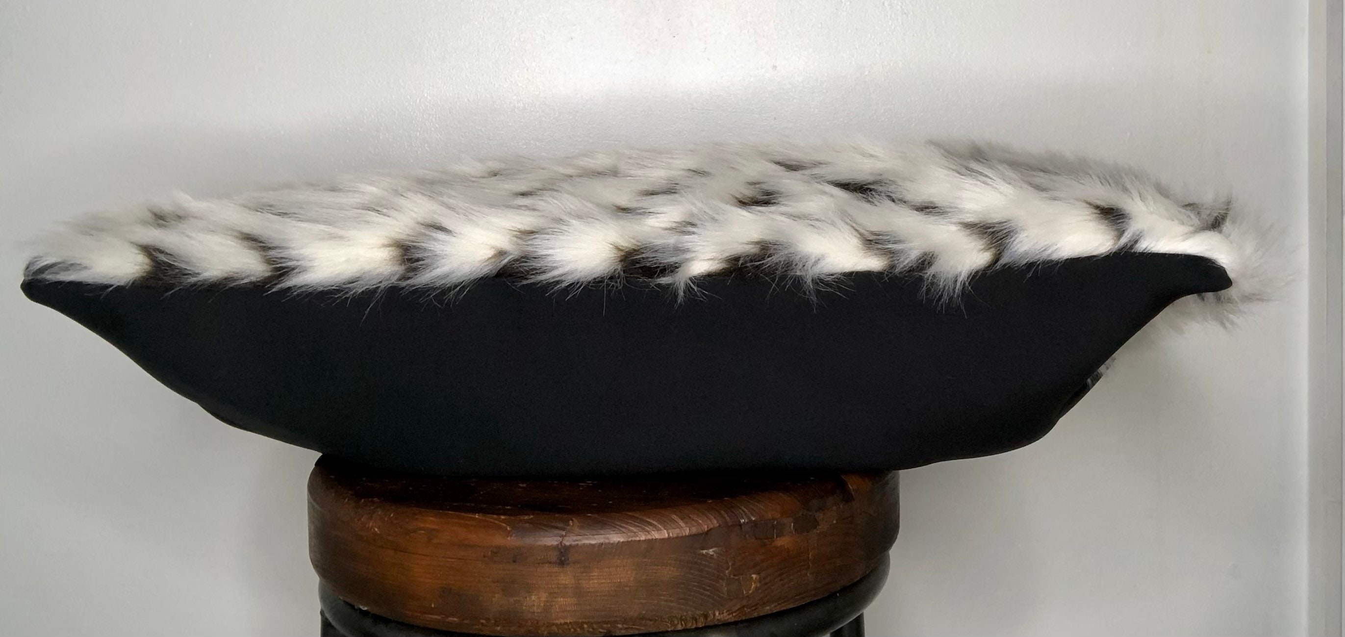 Accent Faux Fur White and Black Throw Pillow Cover / Cojín de Etsy