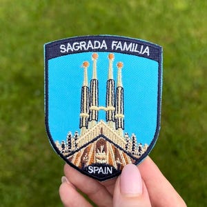 Basílica de la Sagrada Família Patch (3.1 Inch) Embroidered Iron or Sew-On Badge Spanish Travel Sightseeing Backpack, Cap, Hat Gift Patches