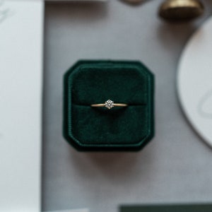 scatola porta-anello ottagonale in velluto personalizzata, smeraldo