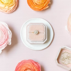 Ring box octagonal made of velvet, blush