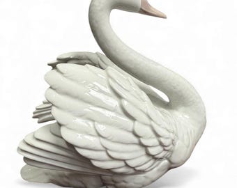 LLADRÓ Swan - Wings Spread - Porcelain Sculpture Fig #5231