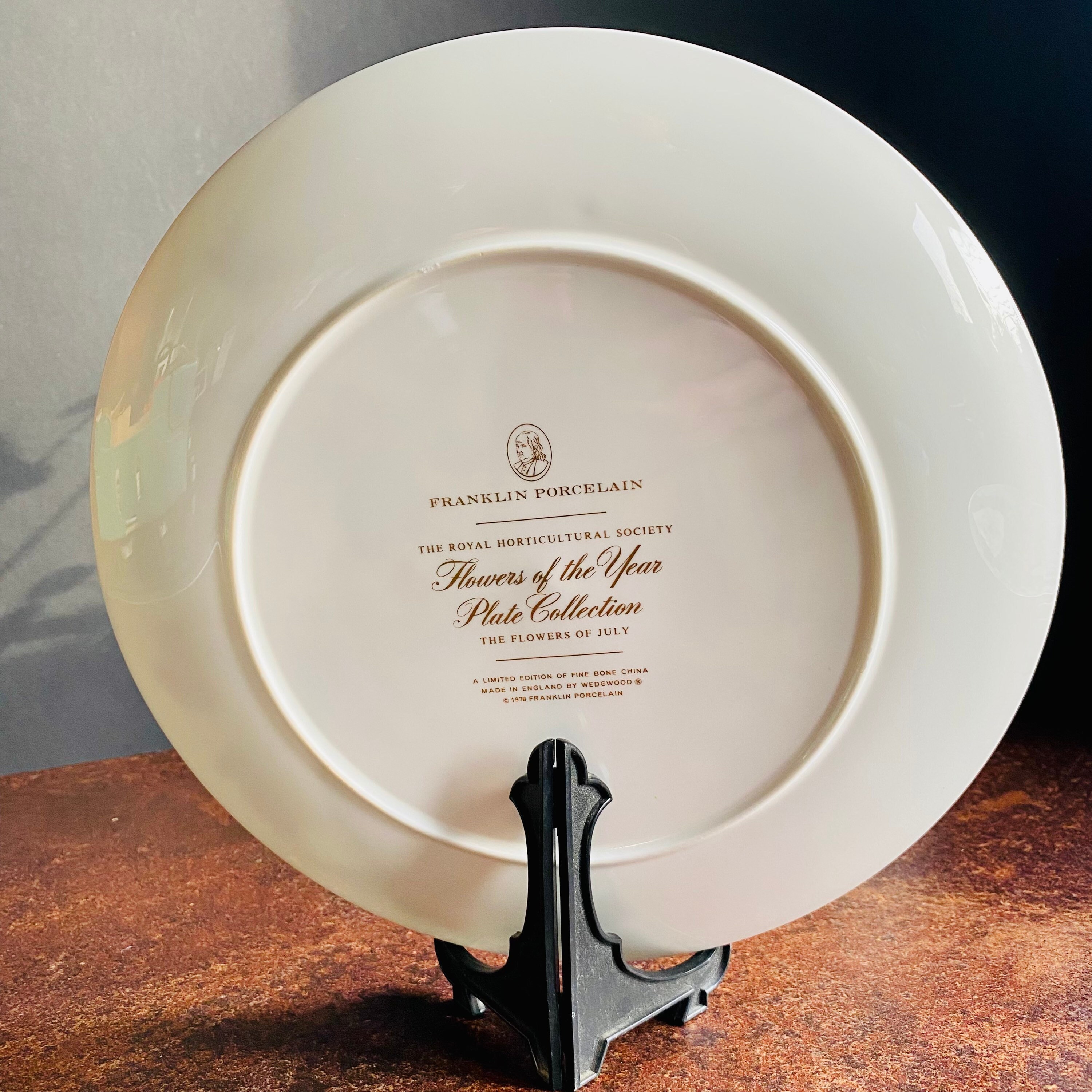 * antique plate ୨୧* フラワーレリーフ アンティークプレート Vintage 1980' Morning Wood Collection Dried Flowers Dinner Plate