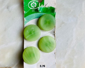 Vintage medium sized green buttons, on original card, unused