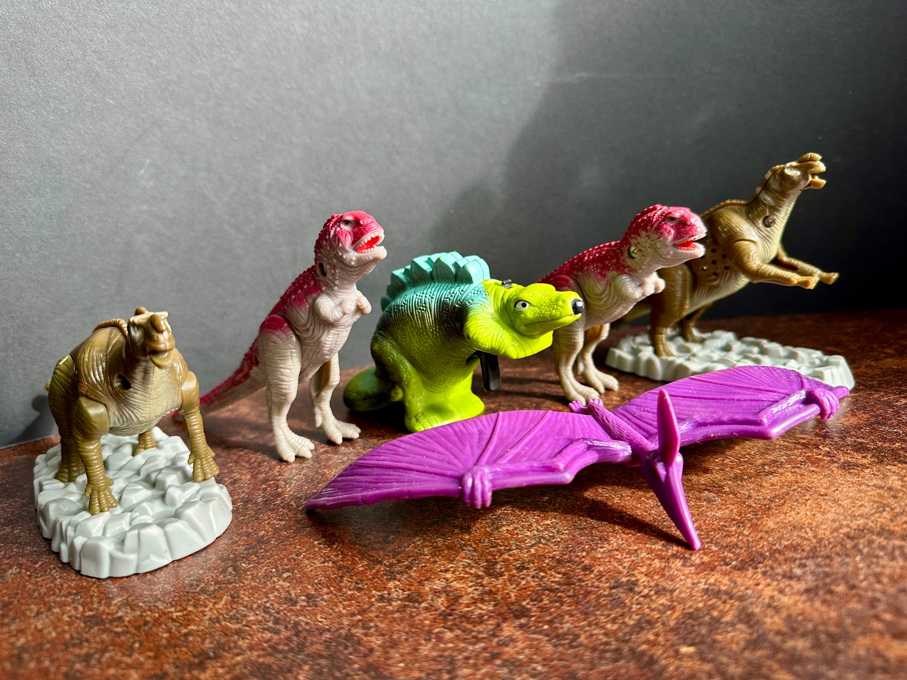 aladar juguetes de dinosaurios disney 2000