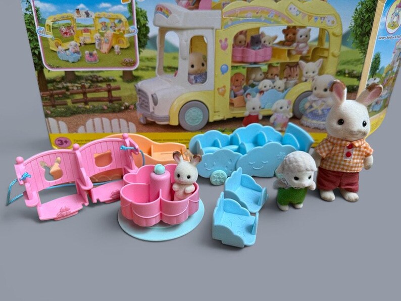 Sylvanian familjepaket - buss, vagn och gungor bild 3