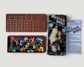 木製のマスターマインド ボード ゲーム: 楽しいコード解読チャレンジ