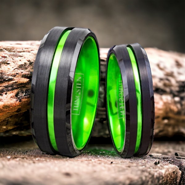 Groene wolfraam trouwring, wolfraam ring, groene wolfraam band, zwart groene wolfraam ring, zwarte en groene wolfraam trouwring