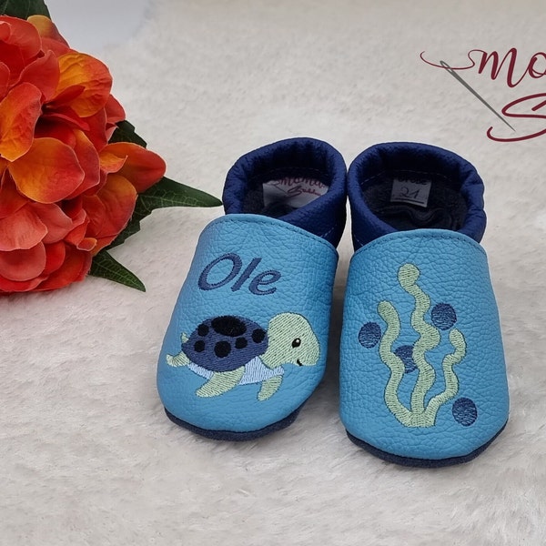 Lederpuschen mit Schildkröte, Krabbelpuschen Schildkröte, Krabbelschuhe personalisiert, Babyschuhe, Puschen Stickerei, Maritim, Puschen