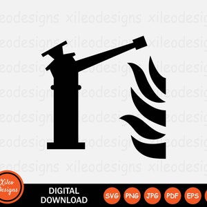 Puede incluir: Silueta en blanco y negro de una boca de incendios con una manguera que rocía agua sobre una llama estilizada. La imagen es una descarga digital y está disponible en los formatos SVG, PNG, JPG, PDF, EPS y AI.