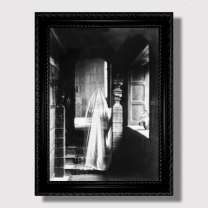 Geisterhafte Erscheinung – Das Phantom im Flur, Vintage Geist Fotografie Druck, Viktorianische Haunted Wandkunst, Okkulte Gothic Innendekoration