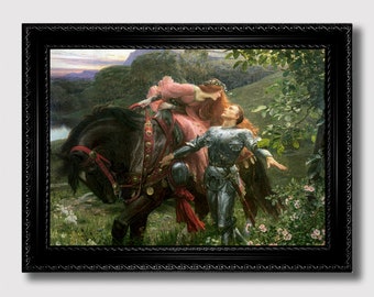 Op de afbeelding: Een schilderij van een ridder en een vrouw te paard in een bosrijke omgeving. De ridder draagt ​​een harnas en houdt een zwaard vast. De vrouw draagt ​​een roze jurk en heeft lang rood haar. Het paard is bruin en heeft een wit zadel. De achtergrond is een weelderig bos met bomen en bloemen.