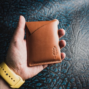Hellbraunes personalisiertes Leder-Kartenetui, italienisches Leder, minimalistisches schlankes Herren-Portemonnaie, EDC handgemachtes Portemonnaie