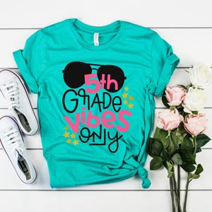 Camiseta de Hola Quinto Grado, Camiseta de Hola Quinto Grado, Camiseta de Regreso a Clases, Regalo para Maestros, Regalo para Maestros, Camiseta de Maestro, Maestro de Quinto Grado imagen 4
