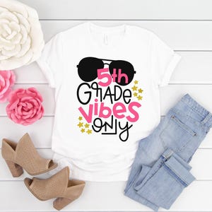 Camiseta de Hola Quinto Grado, Camiseta de Hola Quinto Grado, Camiseta de Regreso a Clases, Regalo para Maestros, Regalo para Maestros, Camiseta de Maestro, Maestro de Quinto Grado imagen 1