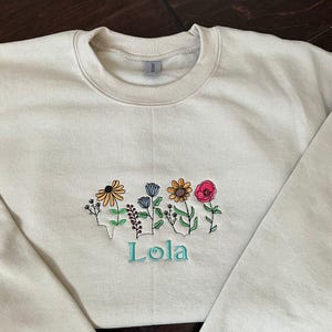 Custom Embroidered Flower Sweatshirt, Embroidered Hoodie, Floral Sweatshirt, Embroidered Floral Hoodie, Holiday Gift, Birthday Gift RM-149