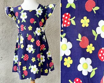 1970s Vintage Handmade Cotton Dress with Strawberries & Daisies | Navy Blue Flutter Sleeve with Ric Rac | 5/6