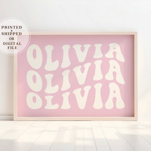 Impresión de nombre personalizada, impresión de nombre de letras onduladas rosas, regalo de nombre de bebé nuevo neutro, arte de la pared de la guardería, impresión del nombre de la habitación de los niños, cartel del nombre boho