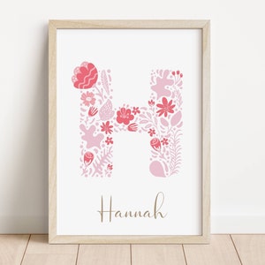 Impresión de nombre floral, impresión de nombre inicial personalizada para niñas, nuevo regalo para bebé, arte de pared de letras de vivero de flores brillantes, arte de pared de habitación para niñas