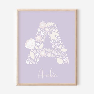 Impresión de nombre con flores en colores pastel, impresión de nombre inicial personalizada para niñas, regalo para bebé recién nacido, arte de pared con letras de flores moradas para guardería, decoración de habitación de niñas