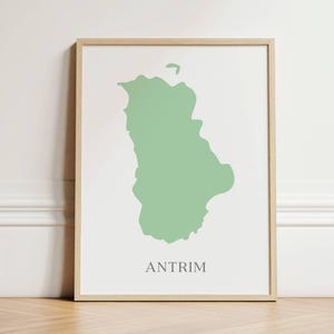 Impression de carte d'Antrim, carte du comté d'Antrim en Irlande, affiche du comté d'Irlande, cadeau d'art mural irlandais à l'étranger, cadeau de départ de l'Irlande, numérique ou imprimé