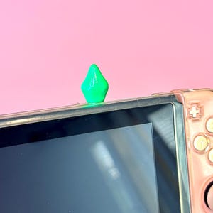 Green Diamond Plumbob Charm | Cute Handmade Console Accessory | Fan-Inspired Gaming Plug