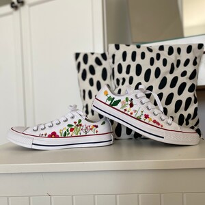 Converse Embroidered | Sneaker embroidered | bride | Wildflowers | Flower Embroidery | Embroidered Chucks | Maid of honor