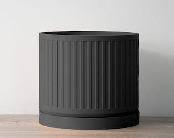 The Jetsetter Planter in Black