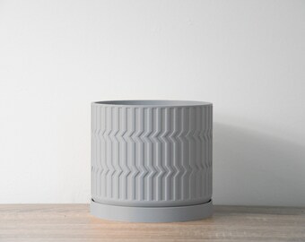 Maceta Mabel con drenaje y platillo en color gris, maceta bohemia impresa en 3D, tamaños pequeños a grandes: 4", 5", 6", 7" y 8"