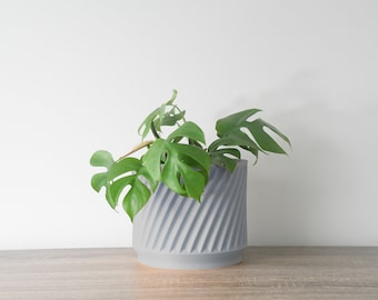 Maceta Penélope con drenaje y platillo en color gris, maceta única impresa en 3D, tamaños pequeños a grandes: 4", 5", 6", 7" y 8"