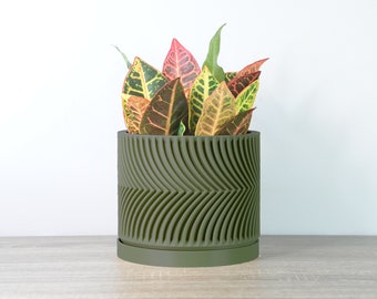 The Parisian Planter in Matte Army Green