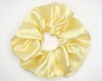 Elastico per capelli in raso color giallo burro pastello