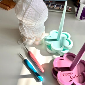 Flower Yarn Holder: Premium | Custom Names | Non-slip feet | More colours | Yarn spinner for Crochet / Knitting | UK shipped