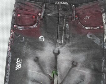 Michael Raines presenta la línea mecánica de ropa adornada personalizada