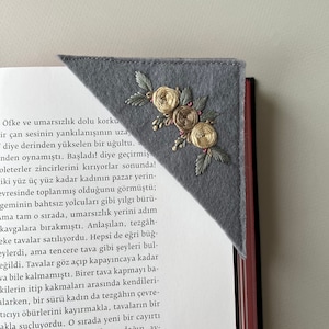 Mini KIT: Hand Embroidered Corner Bookmark / Custom Letter Felt