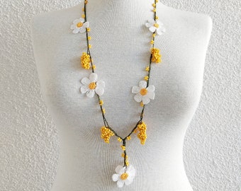 Collier en crochet avec dentelle Oya et marguerites blanches avec pierres blanches, collier de fleurs