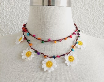 Collier Oya au crochet, collier plastron au crochet, collier marguerites, collier à longueur réglable, collier de fleurs