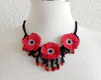 Collar de amapola, collar de oya de ganchillo, collar de babero de ganchillo, collar de ganchillo, collar de flores