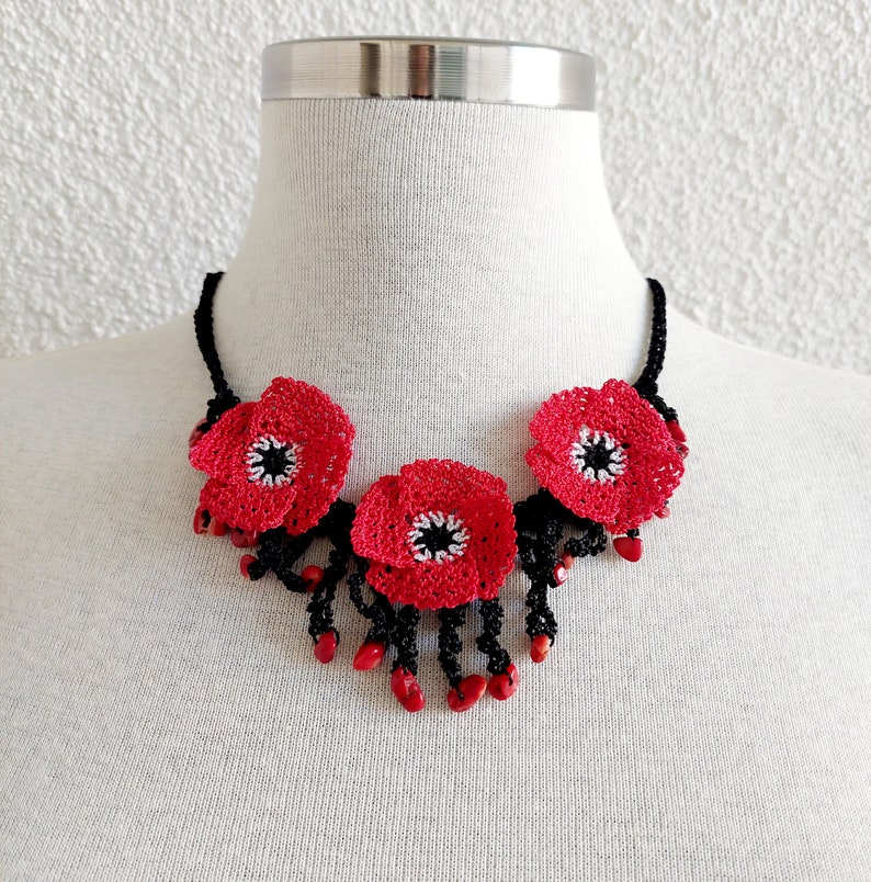 Poppy Necklace, Crochet Oya Necklace, Crochet Bib Necklace, Crochet Necklace, Flower Necklace image 1