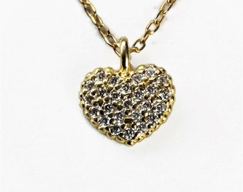 Collar con colgante de corazón de plata de ley chapada en oro con circonita cúbica