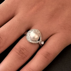 Anel de prata esterlina CZ de pérola branca, anel de casamento, anel de compromisso, anel bitstone, anel de aniversário, pérola de água doce e joias de zircônia cúbica