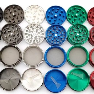 Grinder mit Kieffänger - 4-Schicht Mini Tabak und Kräuter Grinder aus Metall Legierung