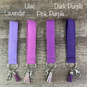 Llavero de pulsera morado sólido con borlas, pinza de langosta, giratorio, de algodón, resistente, regalo para amantes del morado, color lavanda y lila.