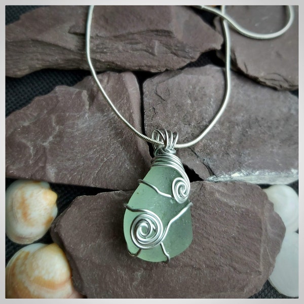 Cornish Sea glass wire wrapped pendant, flower design, Boho jewelry, Valentine's gift, birthday/ Anniversary gift for her, Handmade in UK